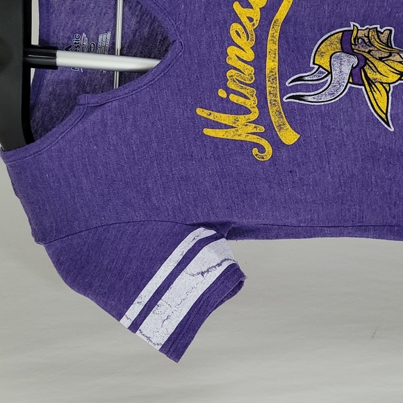 Majestic Minnesota Vikings Womens Size small Notch Neck T-Shirt  $40 new - Picture 3 of 7